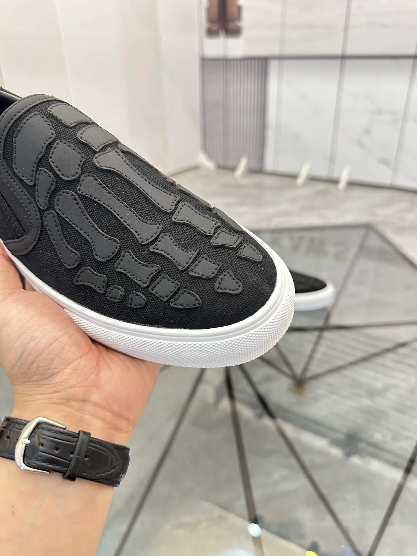 Men's shoes for sale 💰: 💰P420¥ Product trademark: AMIRI*「EMIR*] slip-on Regular size: 38-44 (can be customized to 37.45.46) Product materials: Upper imported original fabric spliced ​​cowhide, breathable lining, original outsole. No.: 1023